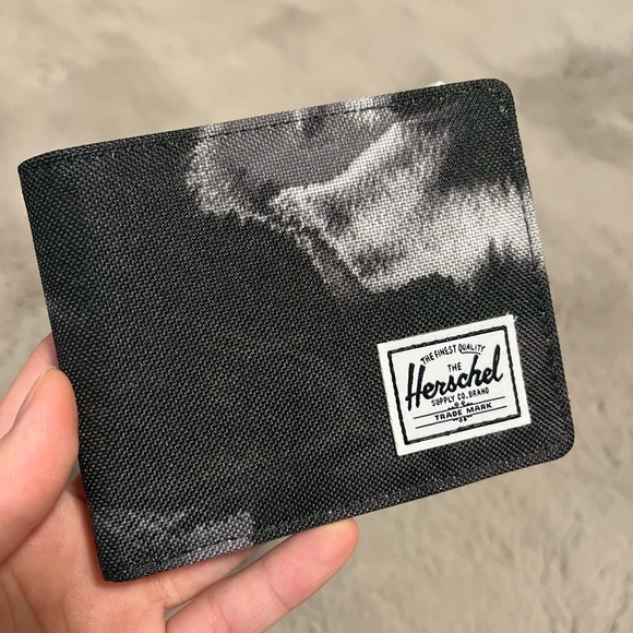 (SOLD) HERSCHEL Roy Wallet Smokey Details - Picture 1 of 4